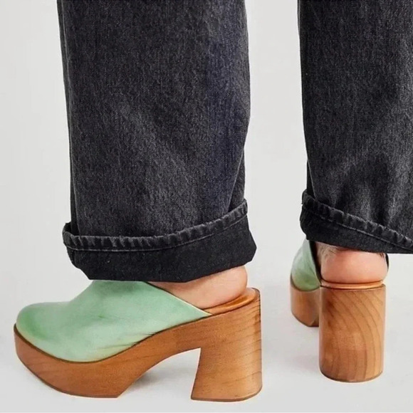 New Free People Suki Platform Clogs Wood Sandals Leather Heeled in Green US 7.5 - Picture 1 of 12